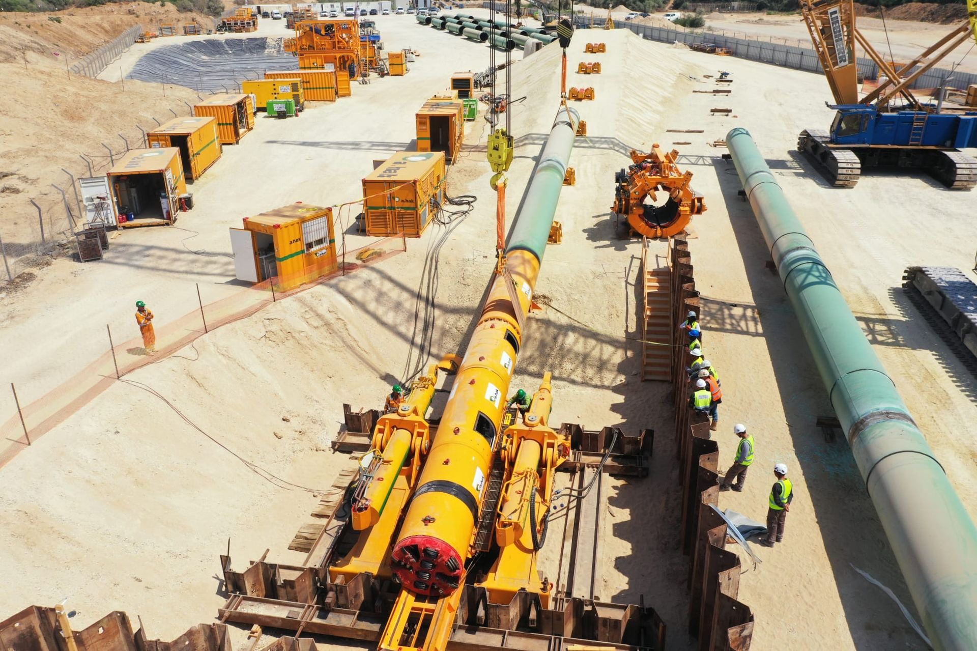 HDD trenchless landfall operation — pipeline pulling spread
